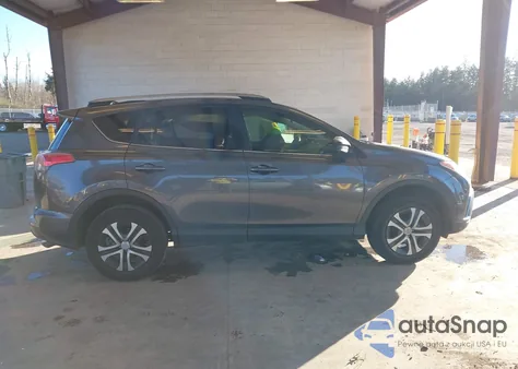 2017 Toyota Rav4 Le z USA, uszkodzony, nr VIN JTMZFREV0HJ102483